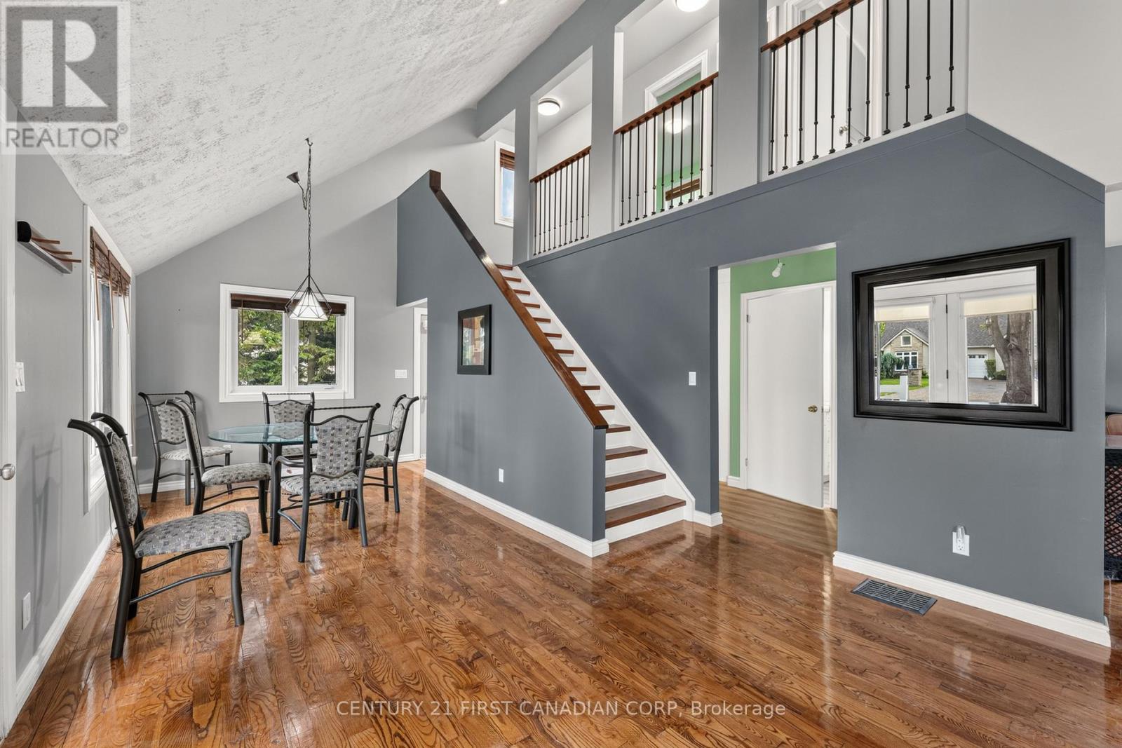33943 Sunnyridge photo 4