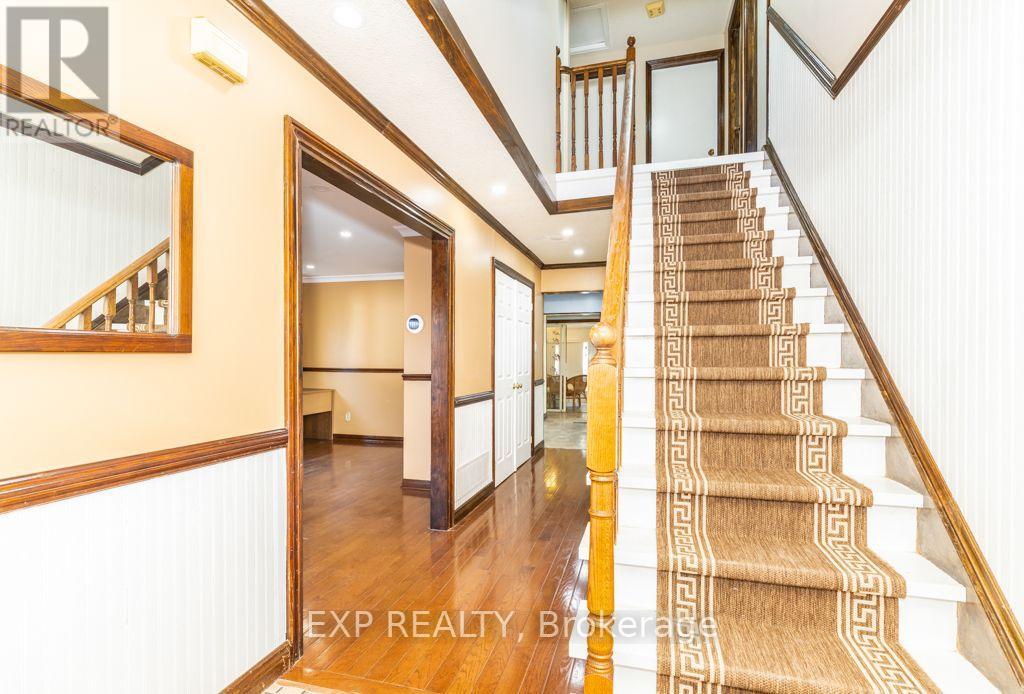 64 Burden Crescent, Ajax, ON photo 3