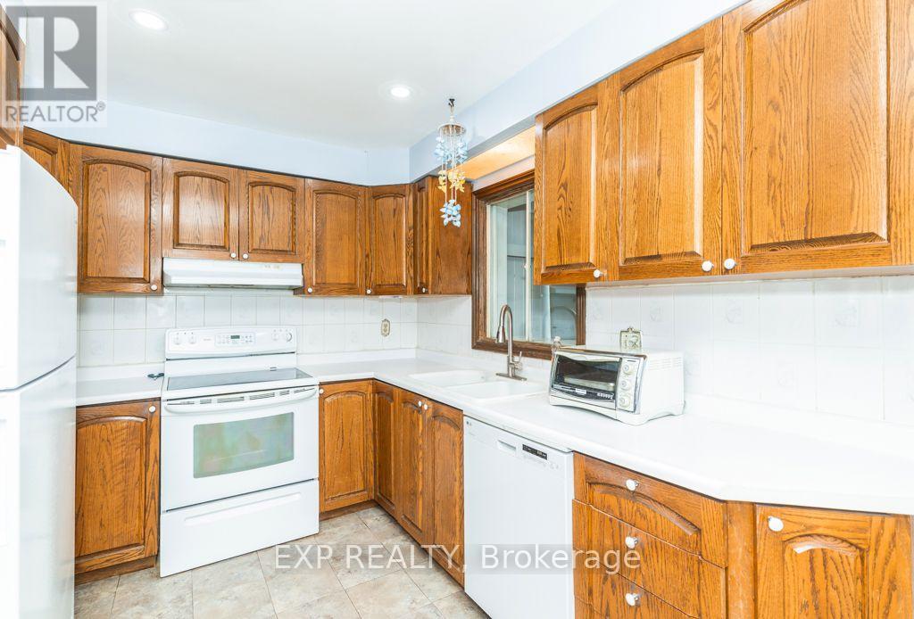 64 Burden Crescent, Ajax, ON photo 8