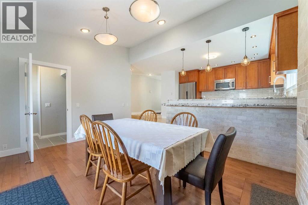 208 Woodpark Place SW photo 9