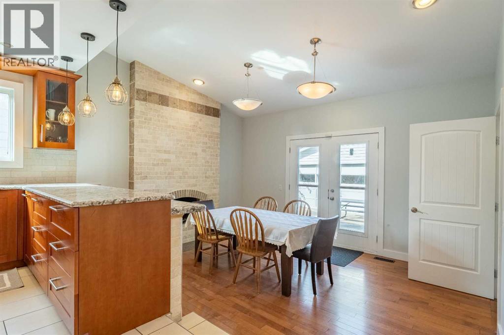 208 Woodpark Place SW photo 7