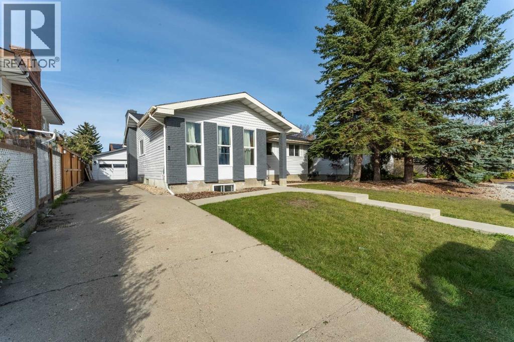 208 Woodpark Place SW photo 2