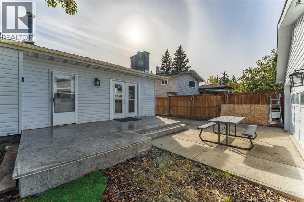 208 Woodpark Place SW photo 37