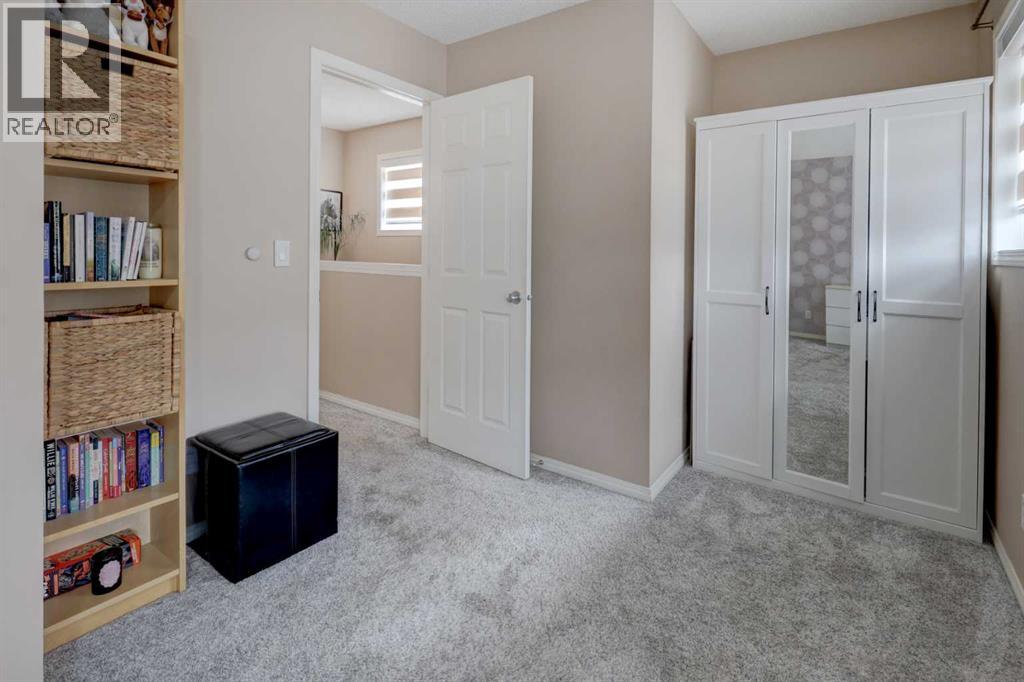 175 Royal Oak Gardens NW photo 16