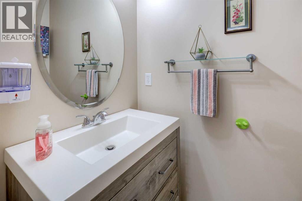175 Royal Oak Gardens NW photo 11