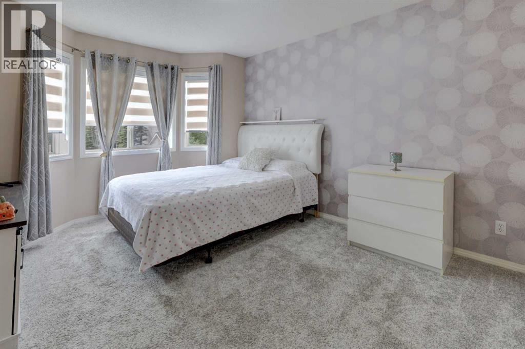 175 Royal Oak Gardens NW photo 13