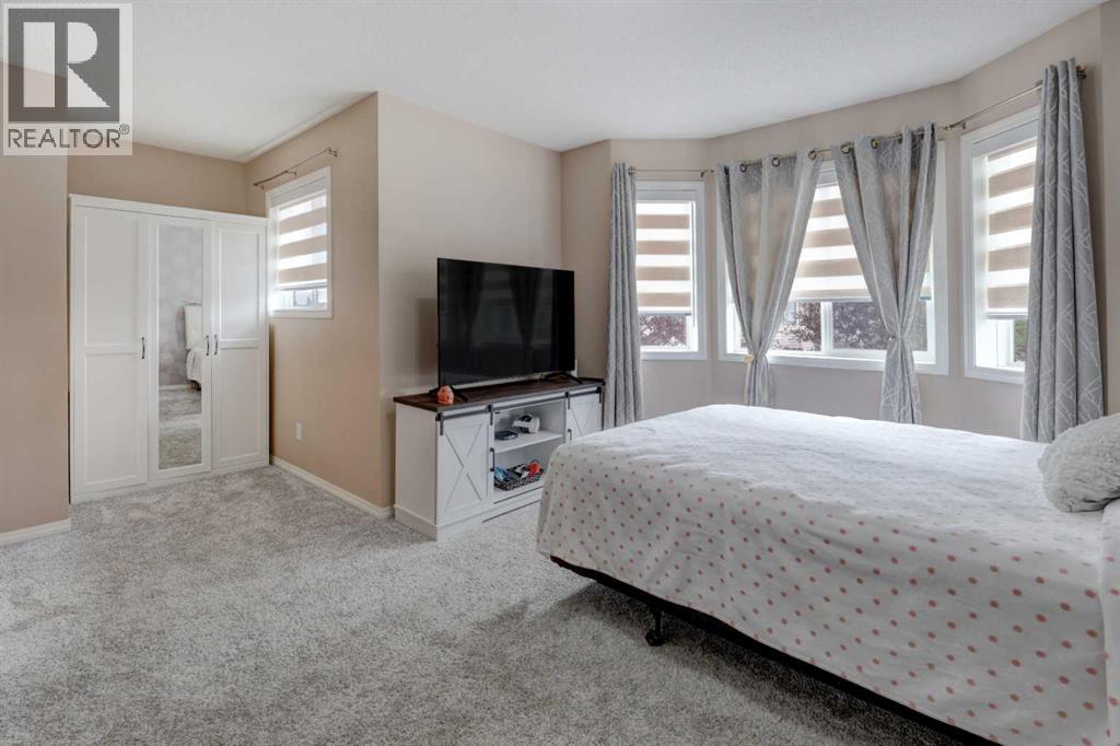 175 Royal Oak Gardens NW photo 14
