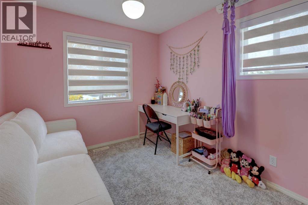 175 Royal Oak Gardens NW photo 17