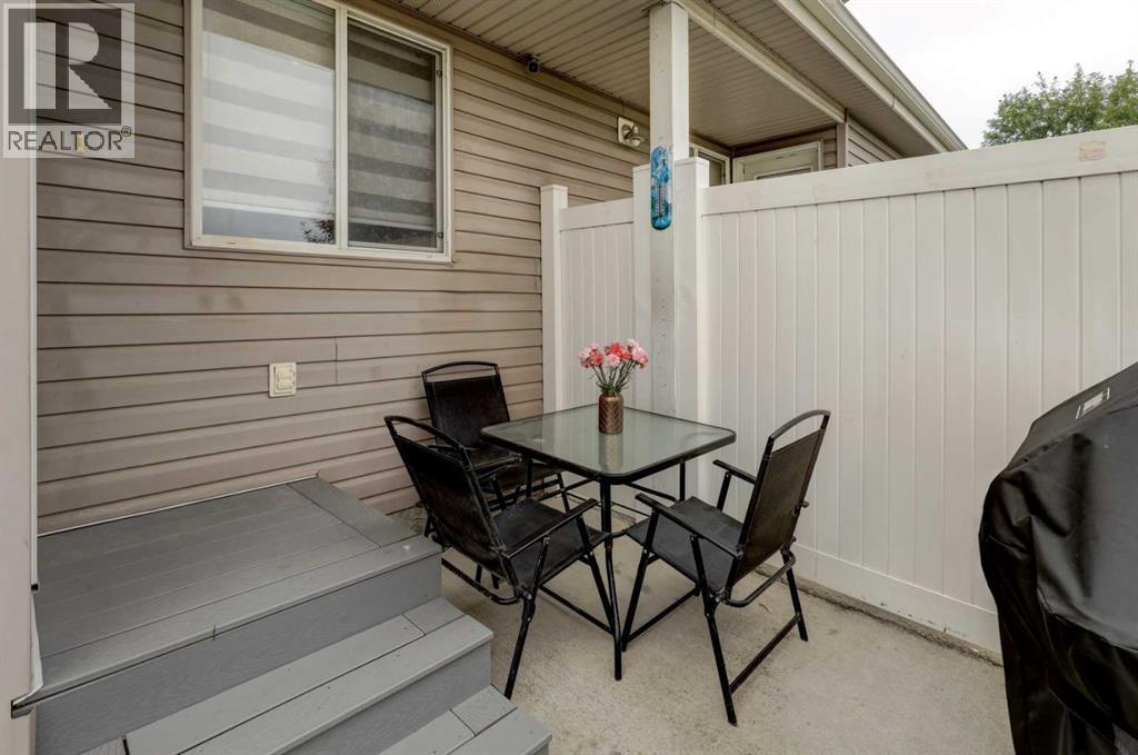 175 Royal Oak Gardens NW photo 23