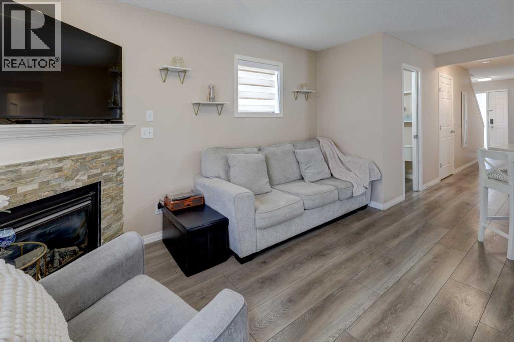 175 Royal Oak Gardens NW photo 9