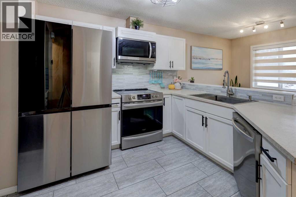 175 Royal Oak Gardens NW photo 7