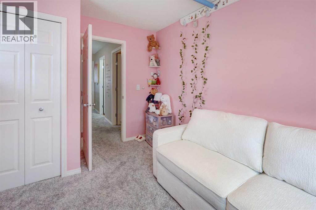 175 Royal Oak Gardens NW photo 18