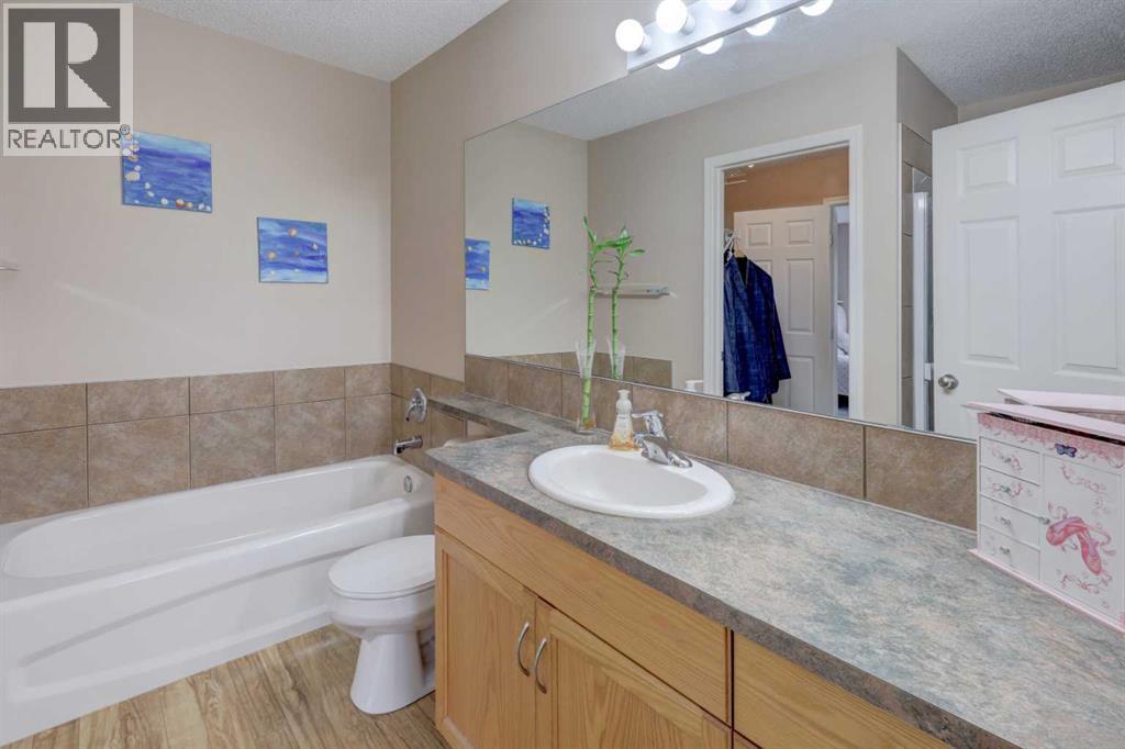175 Royal Oak Gardens NW photo 21