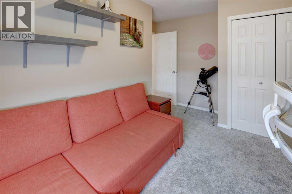 175 Royal Oak Gardens NW photo 20