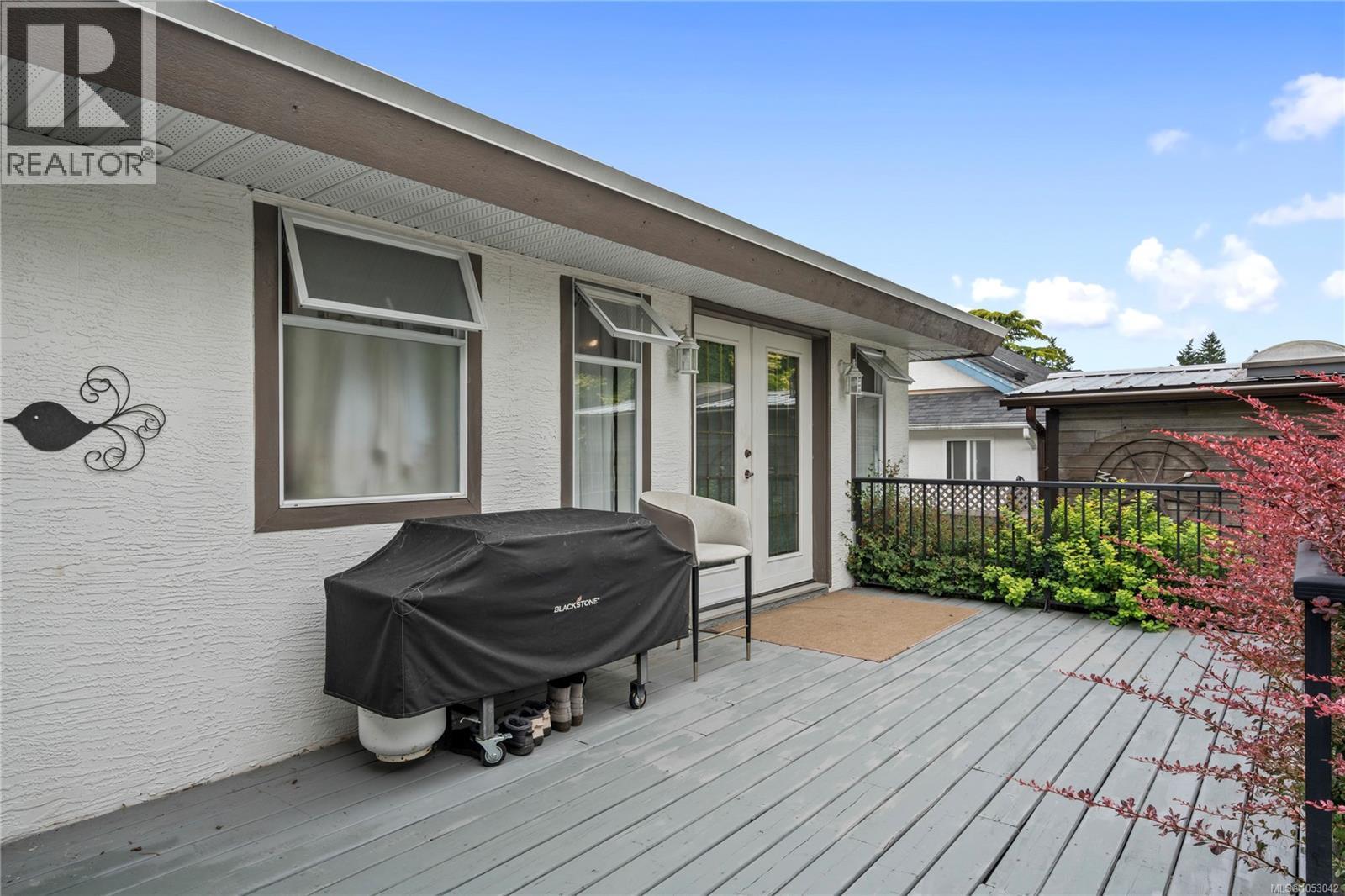 1072 Roberton Blvd, Parksville - Image 1