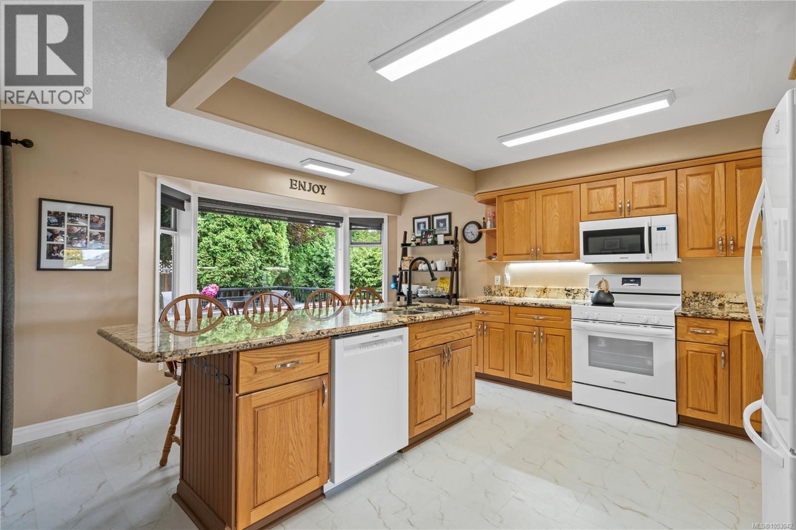 1072 Roberton Blvd, Parksville - Image 1