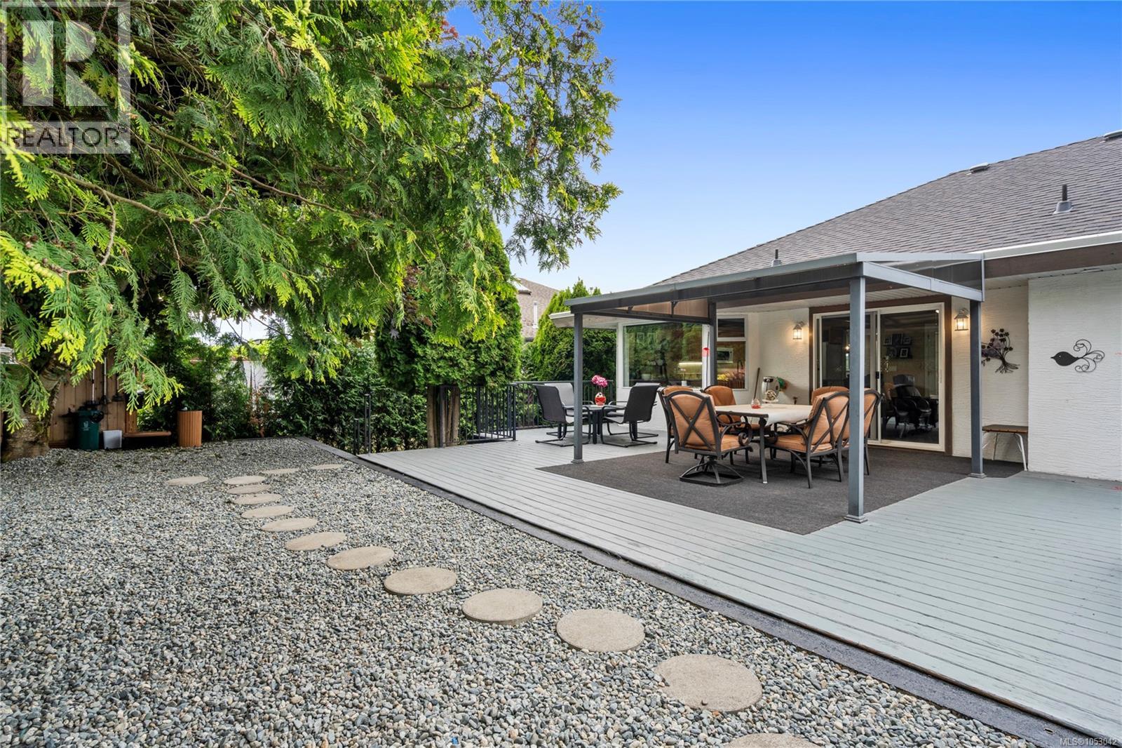 1072 Roberton Blvd, Parksville - Image 1