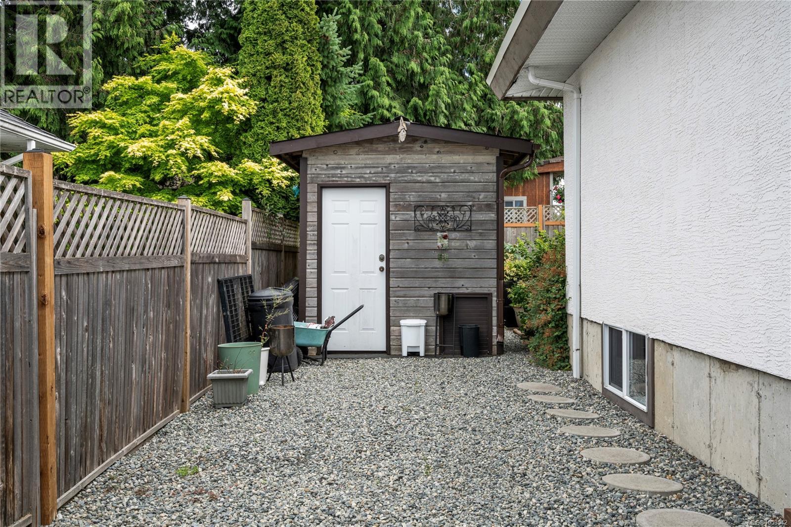 1072 Roberton Blvd, Parksville - Image 1