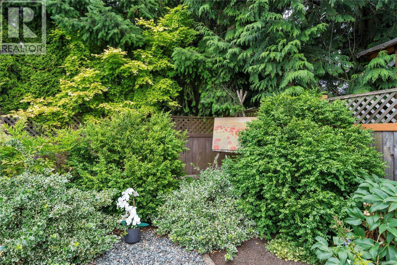 1072 Roberton Blvd, Parksville - Image 1