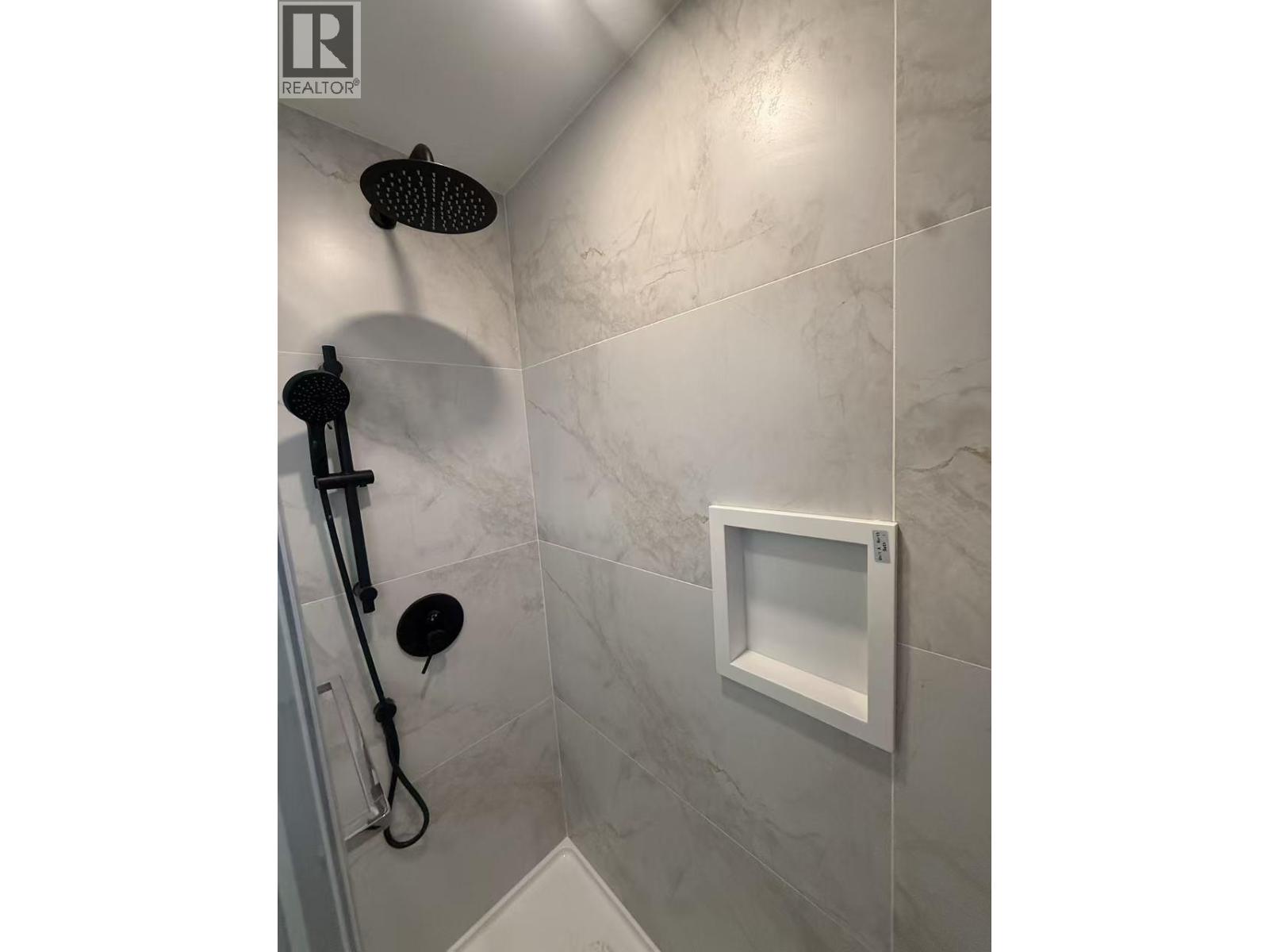 1 4638 KNIGHT STREET — photo 3