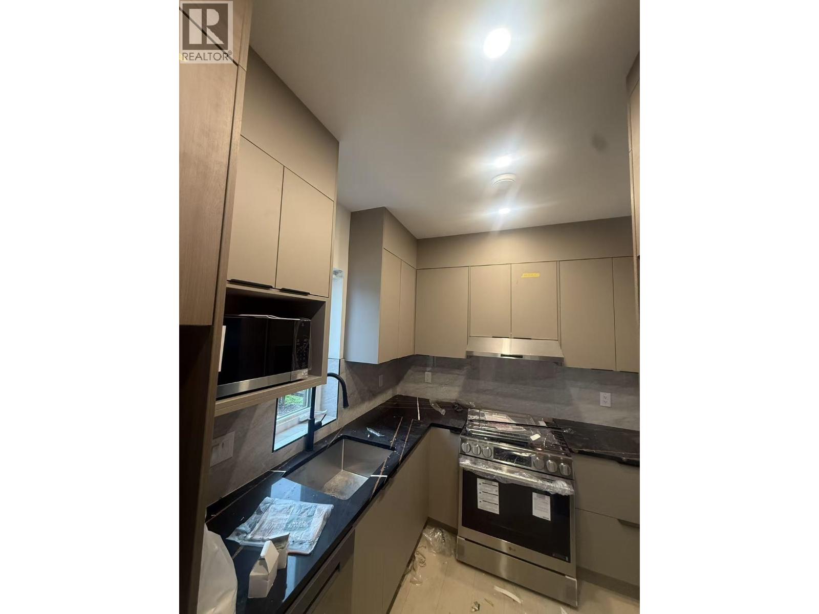 1 4638 KNIGHT STREET — photo 2