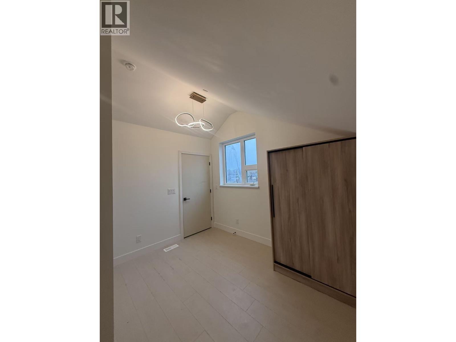 1 4638 KNIGHT STREET — photo 5
