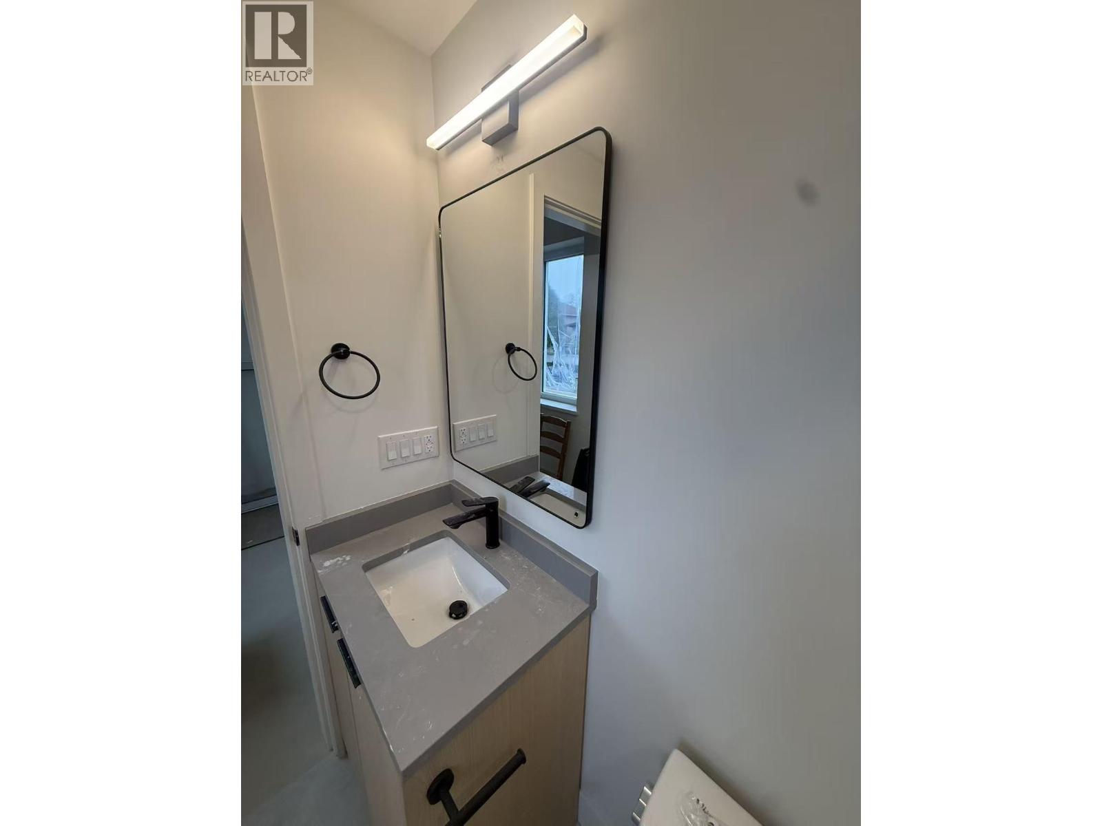 1 4638 KNIGHT STREET — photo 4