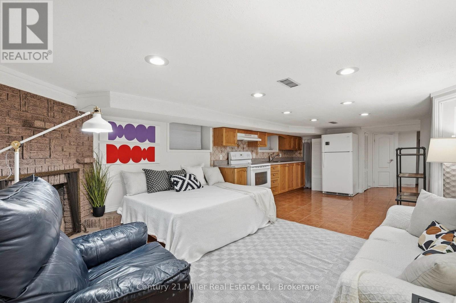 213 BOON AVENUE - 32