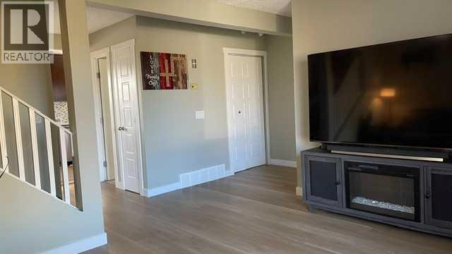 44 Falwood Crescent NE photo 6