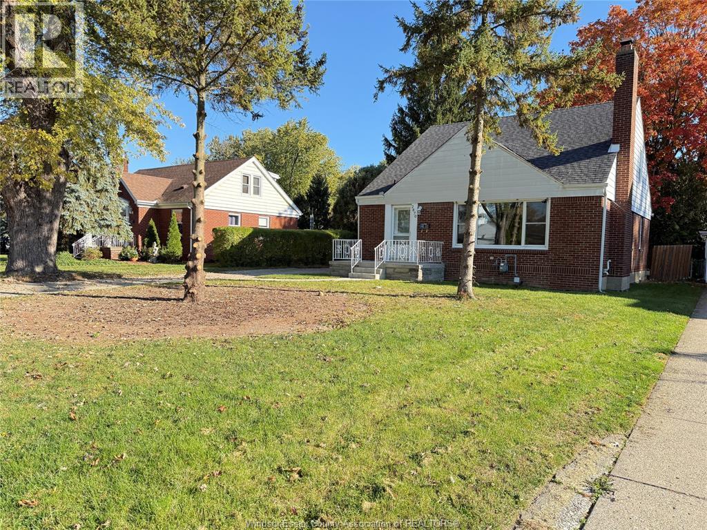 2870 ALEXANDRA AVENUE, Windsor — photo 2
