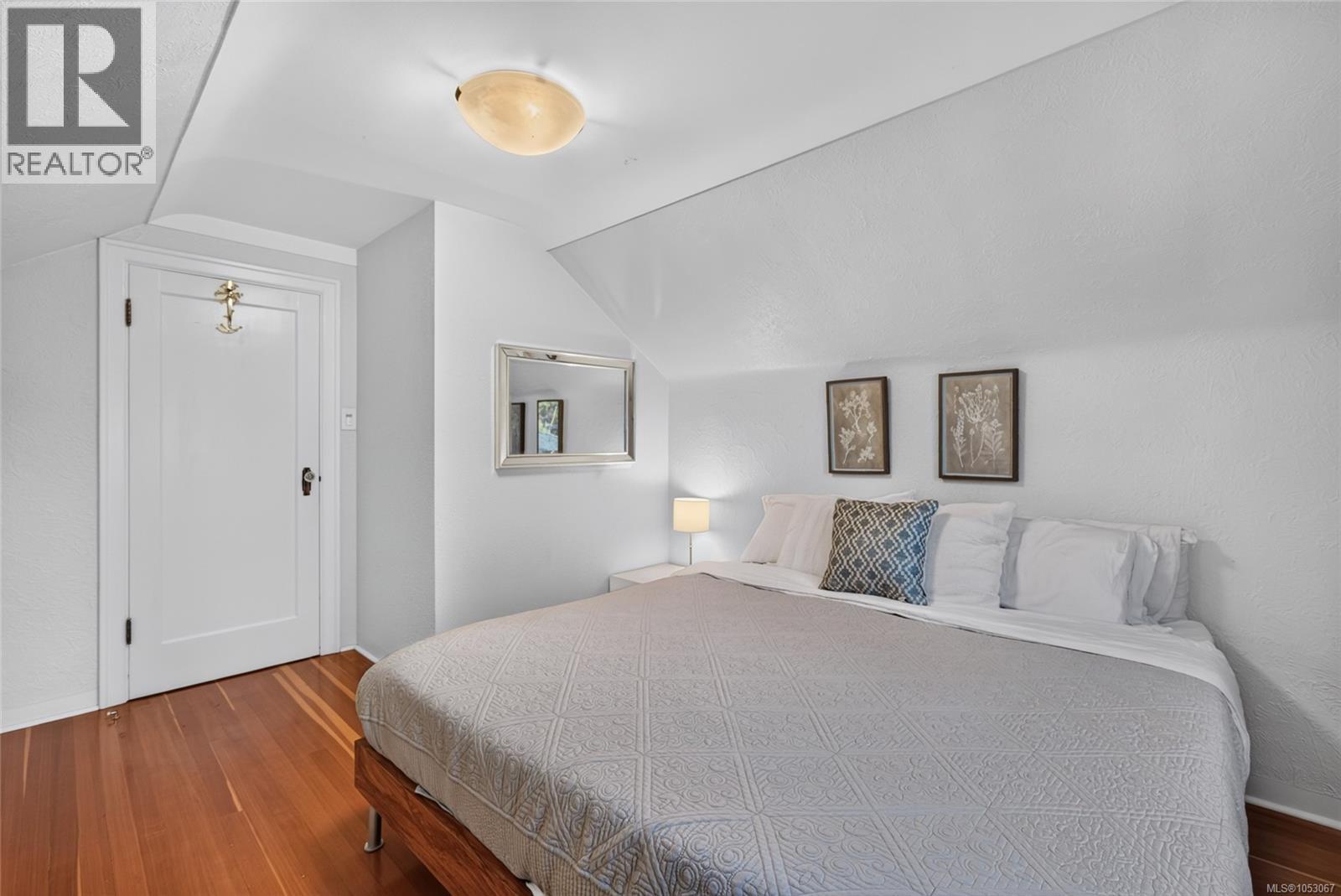  3015 Dean Avenue, Saanich