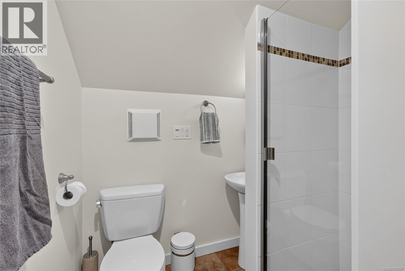  3015 Dean Avenue, Saanich