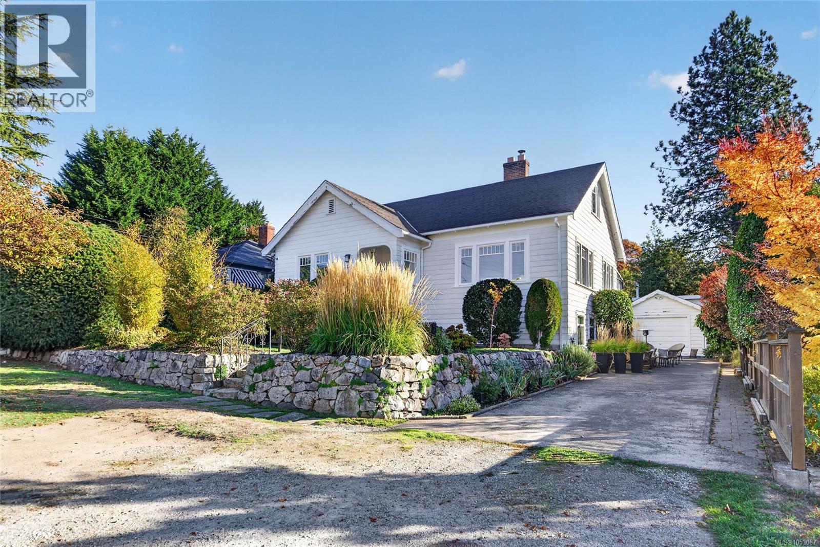  3015 Dean Avenue, Saanich