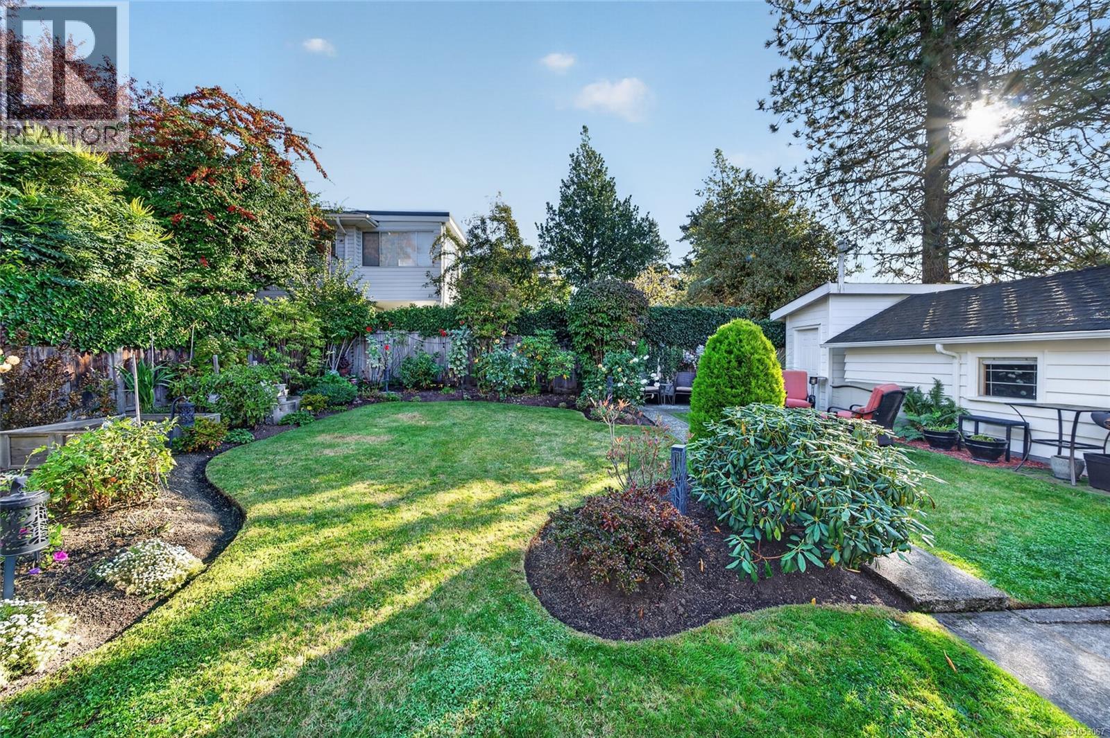  3015 Dean Avenue, Saanich