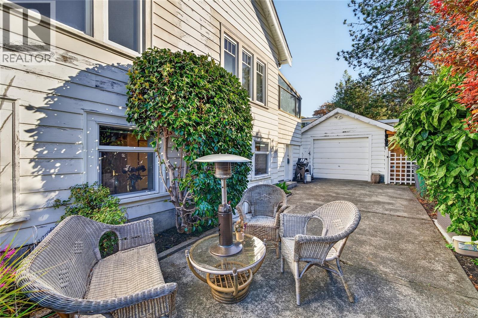  3015 Dean Avenue, Saanich