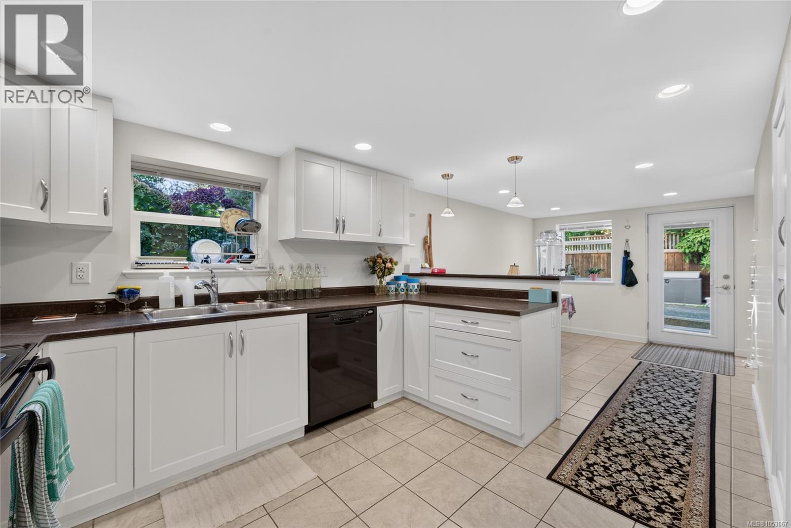  3015 Dean Avenue, Saanich