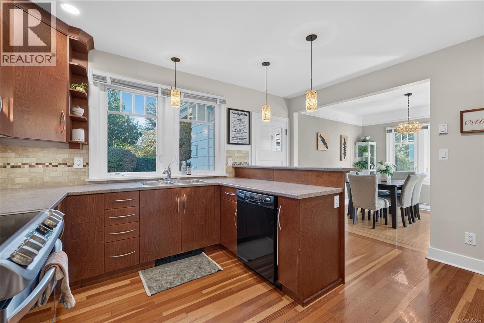  3015 Dean Avenue, Saanich