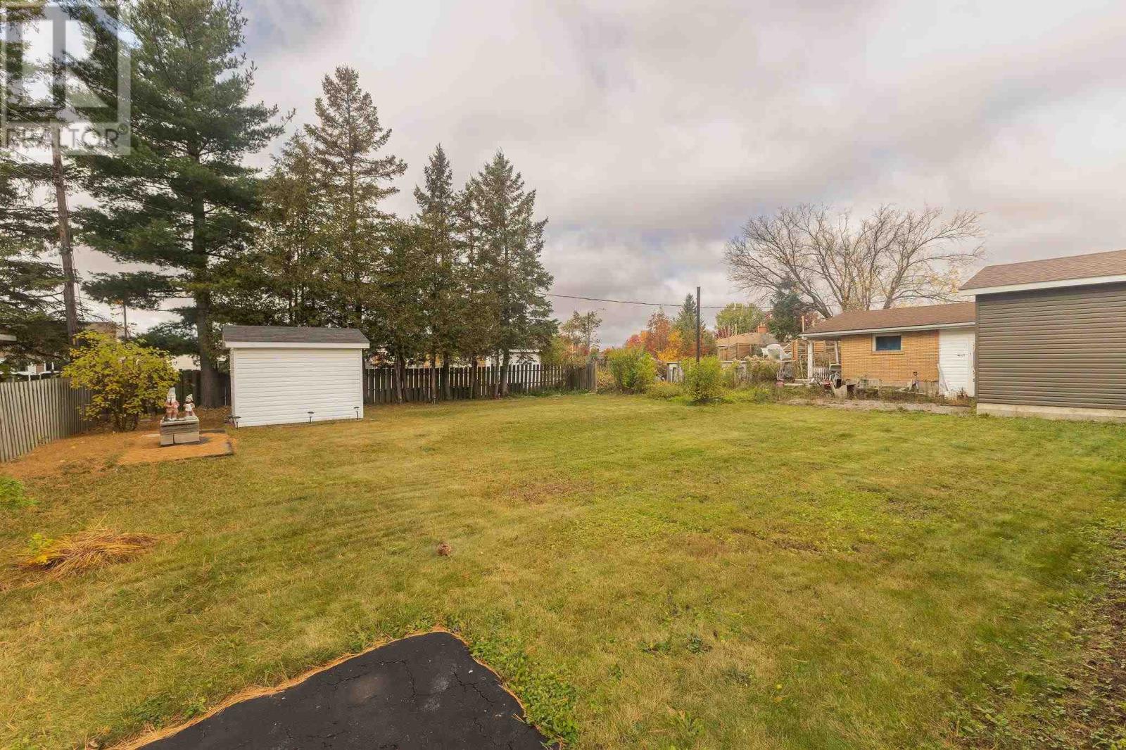 13 Pentagon BLVD - 25