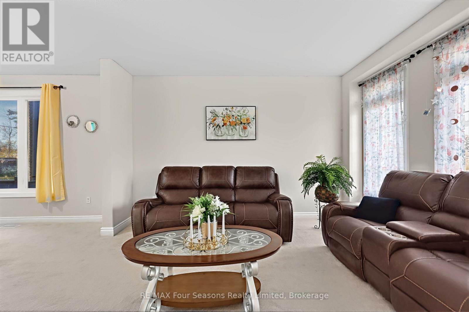 71 Lockerbie Crescent, Collingwood photo 2