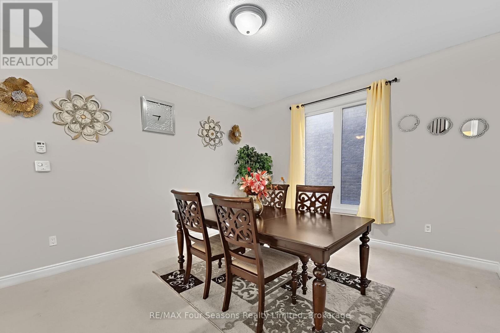 71 Lockerbie Crescent, Collingwood photo 3