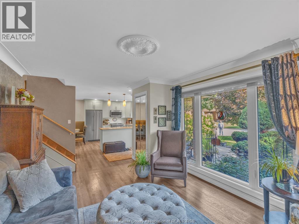 1117 COVENTRY photo 5