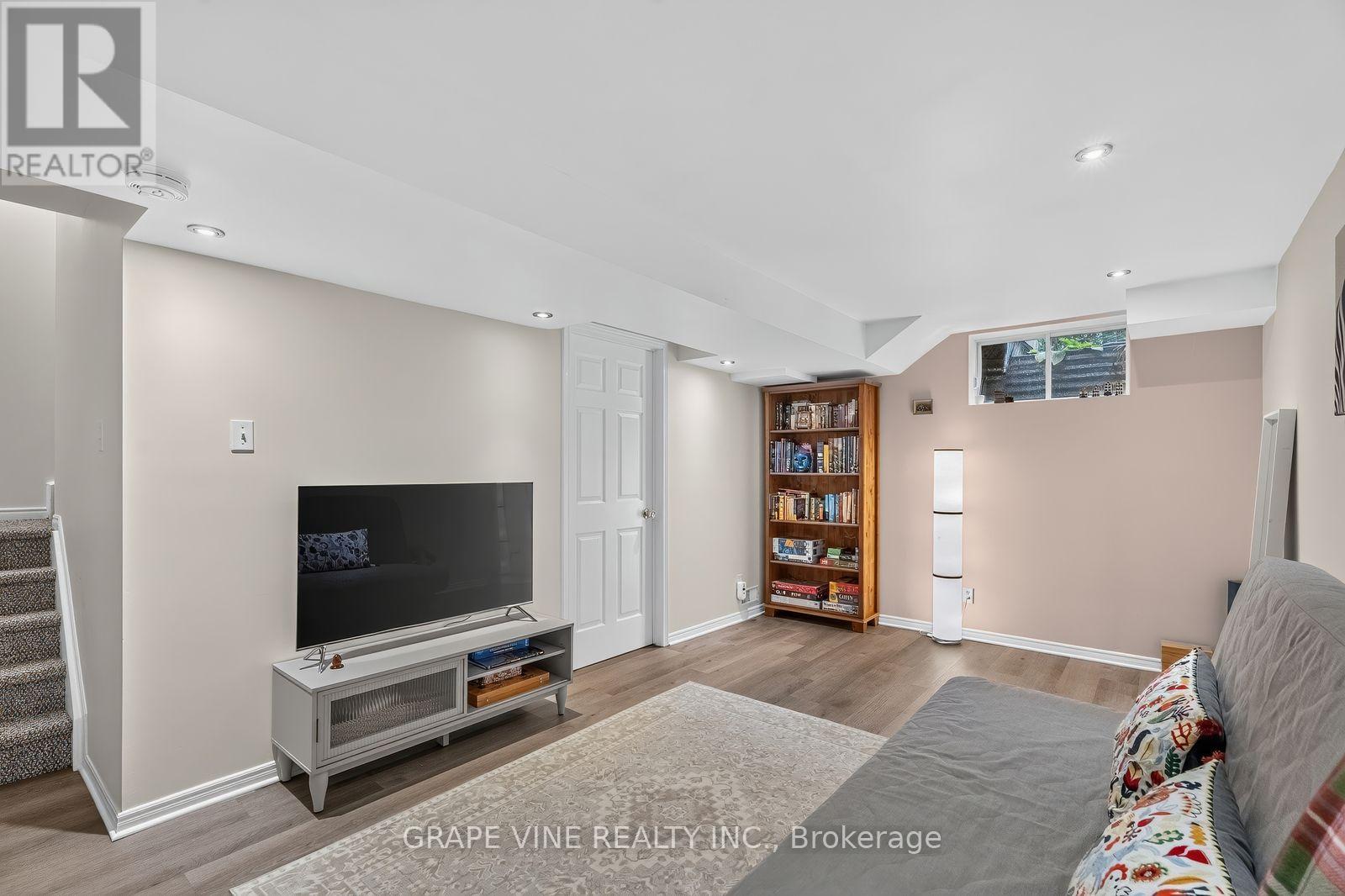 Commercial Properties for Sale in Ottawa – 22 HODGSON COURT – By Peter Sagos - Image 18