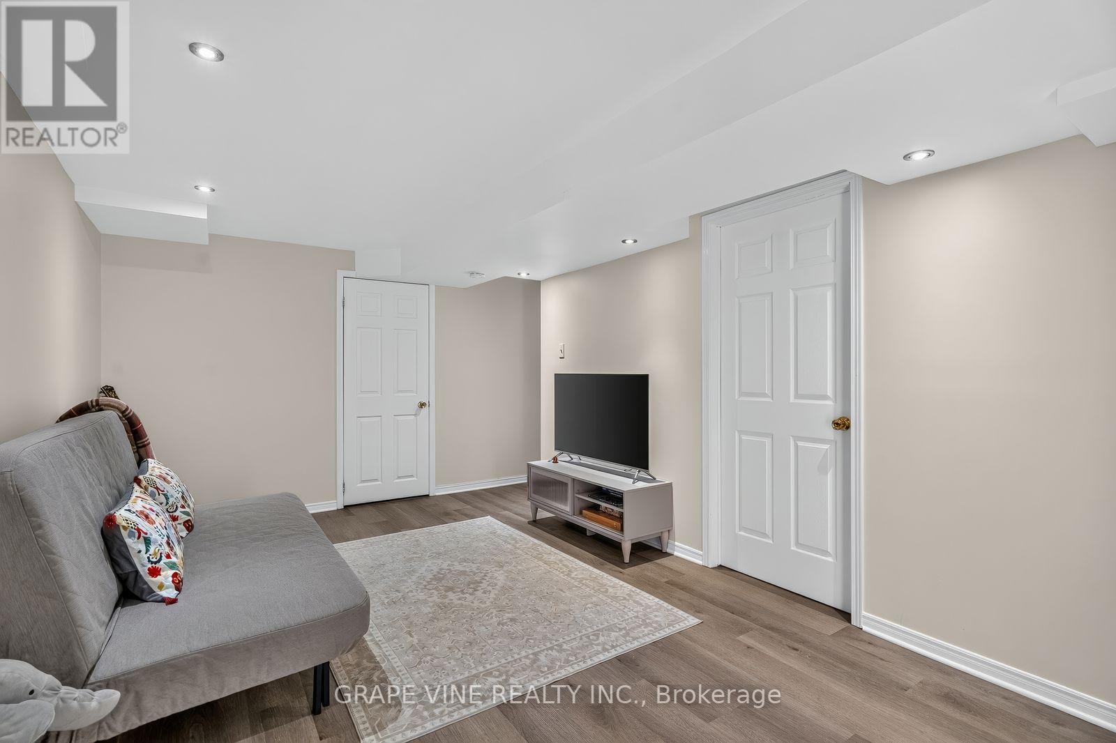Commercial Properties for Sale in Ottawa – 22 HODGSON COURT – By Peter Sagos - Image 19
