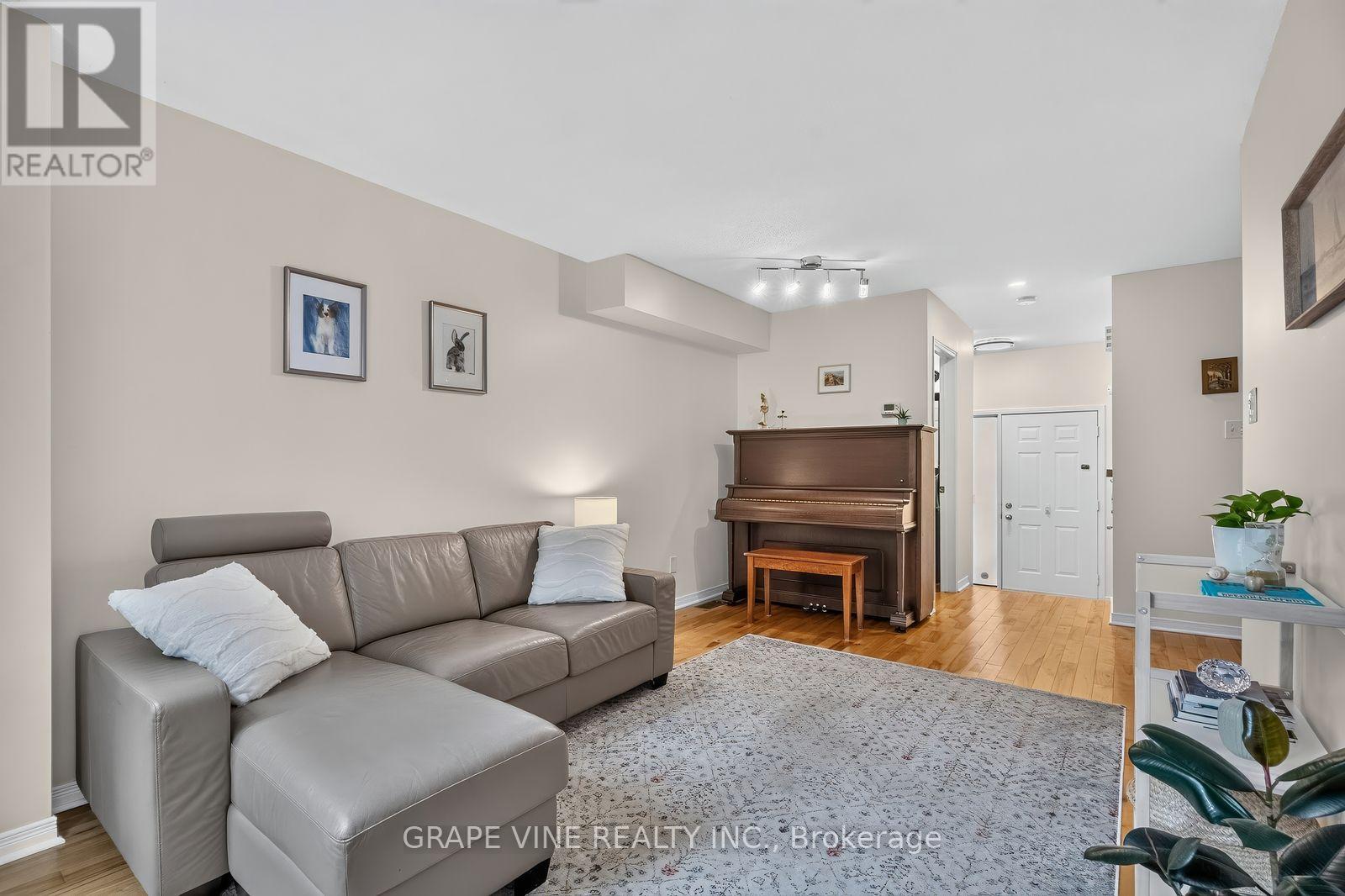 Commercial Properties for Sale in Ottawa – 22 HODGSON COURT – By Peter Sagos - Image 8