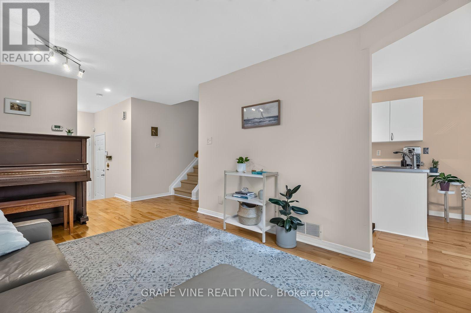 Commercial Properties for Sale in Ottawa – 22 HODGSON COURT – By Peter Sagos - Image 9