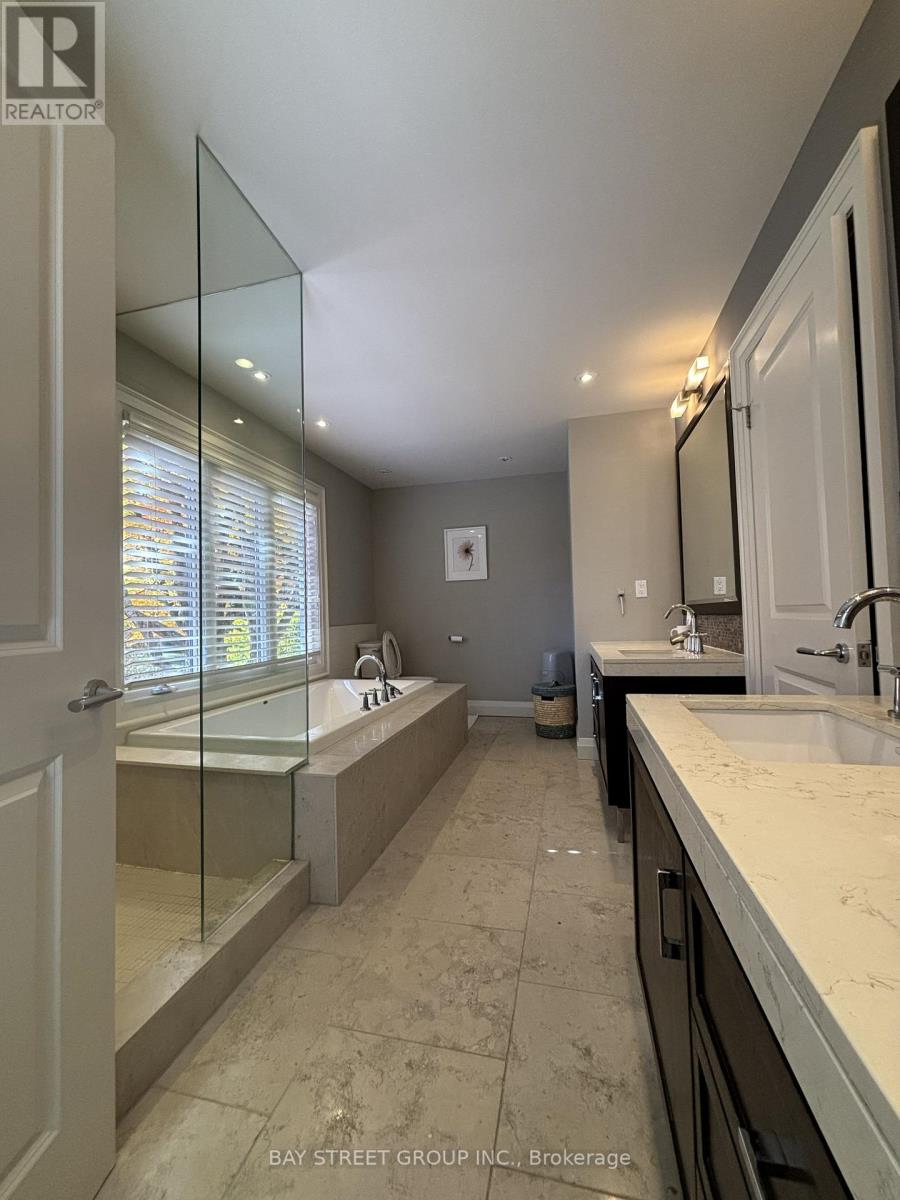 8 Dodie Street, Aurora, ON photo 12