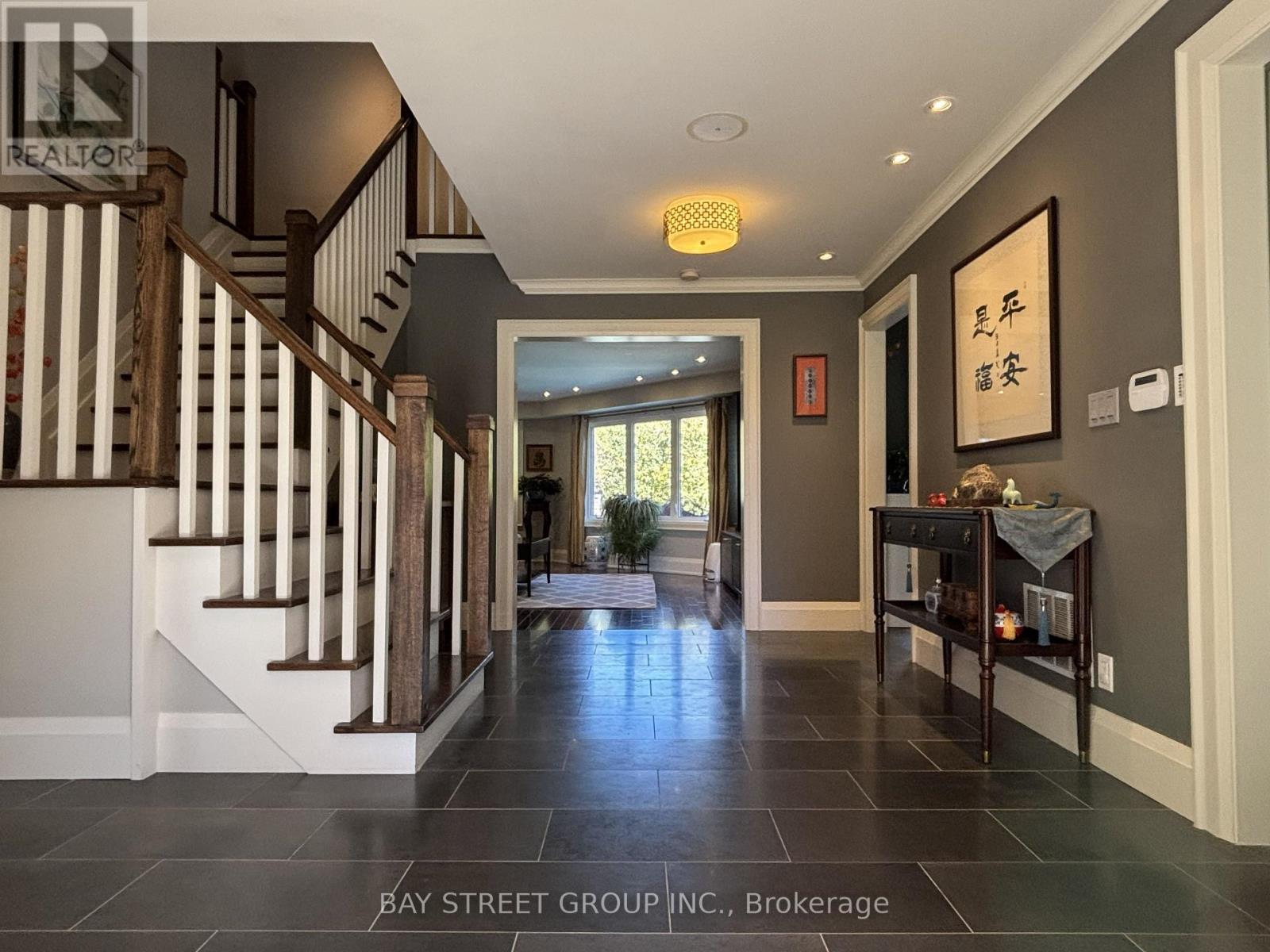 8 Dodie Street, Aurora, ON photo 2