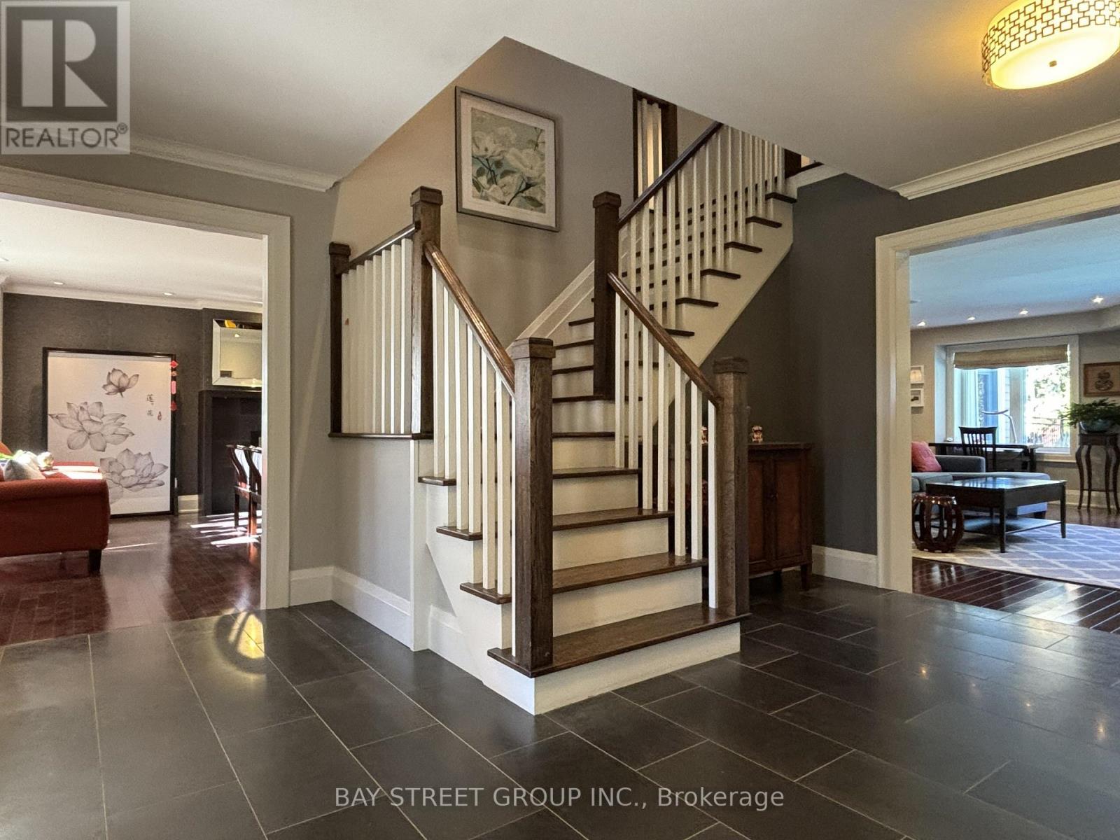 8 Dodie Street, Aurora, ON photo 3