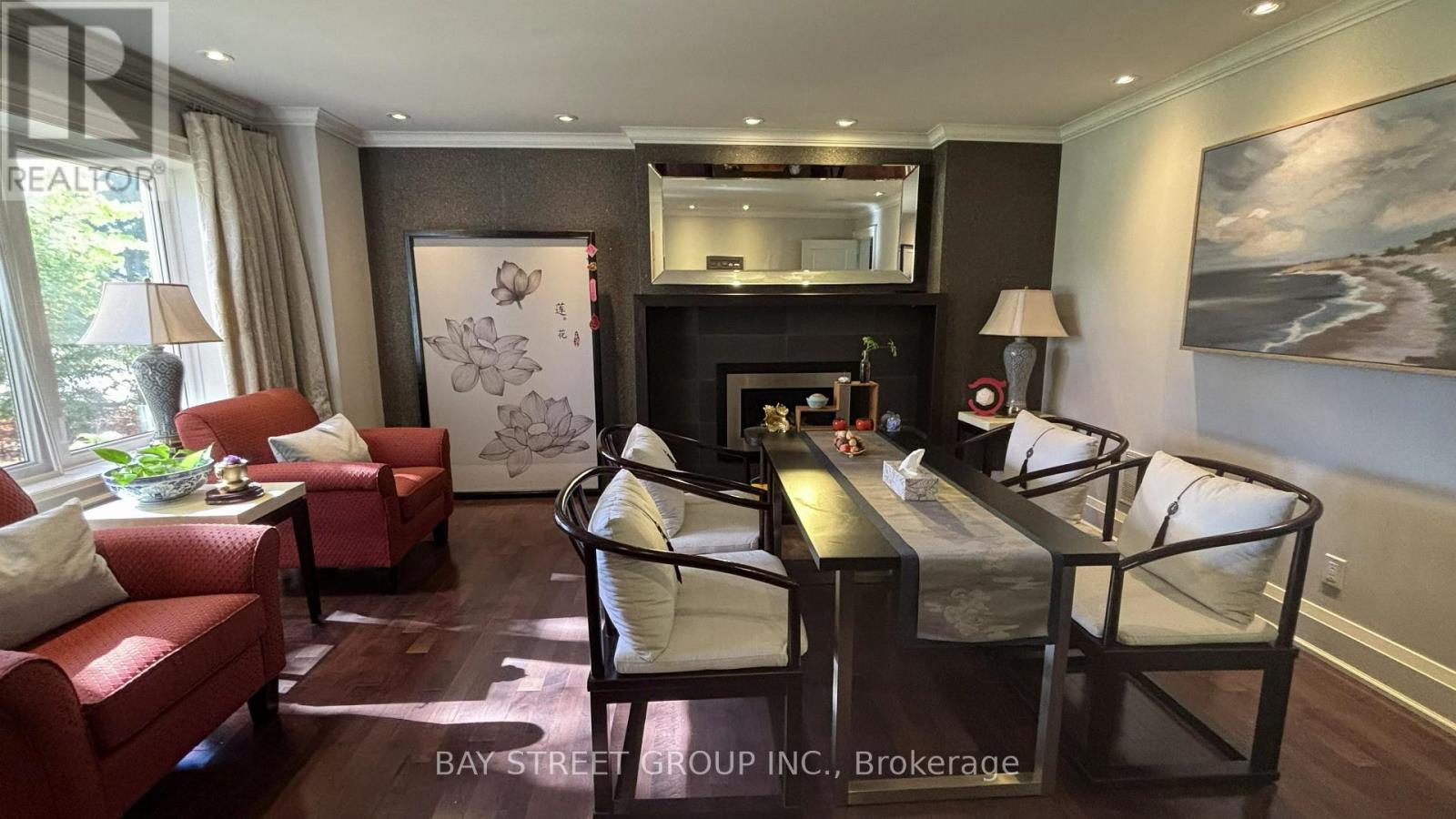 8 Dodie Street, Aurora, ON photo 4