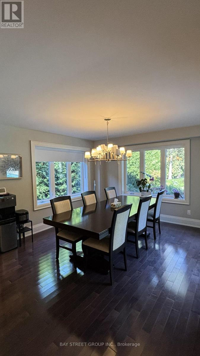8 Dodie Street, Aurora, ON photo 6